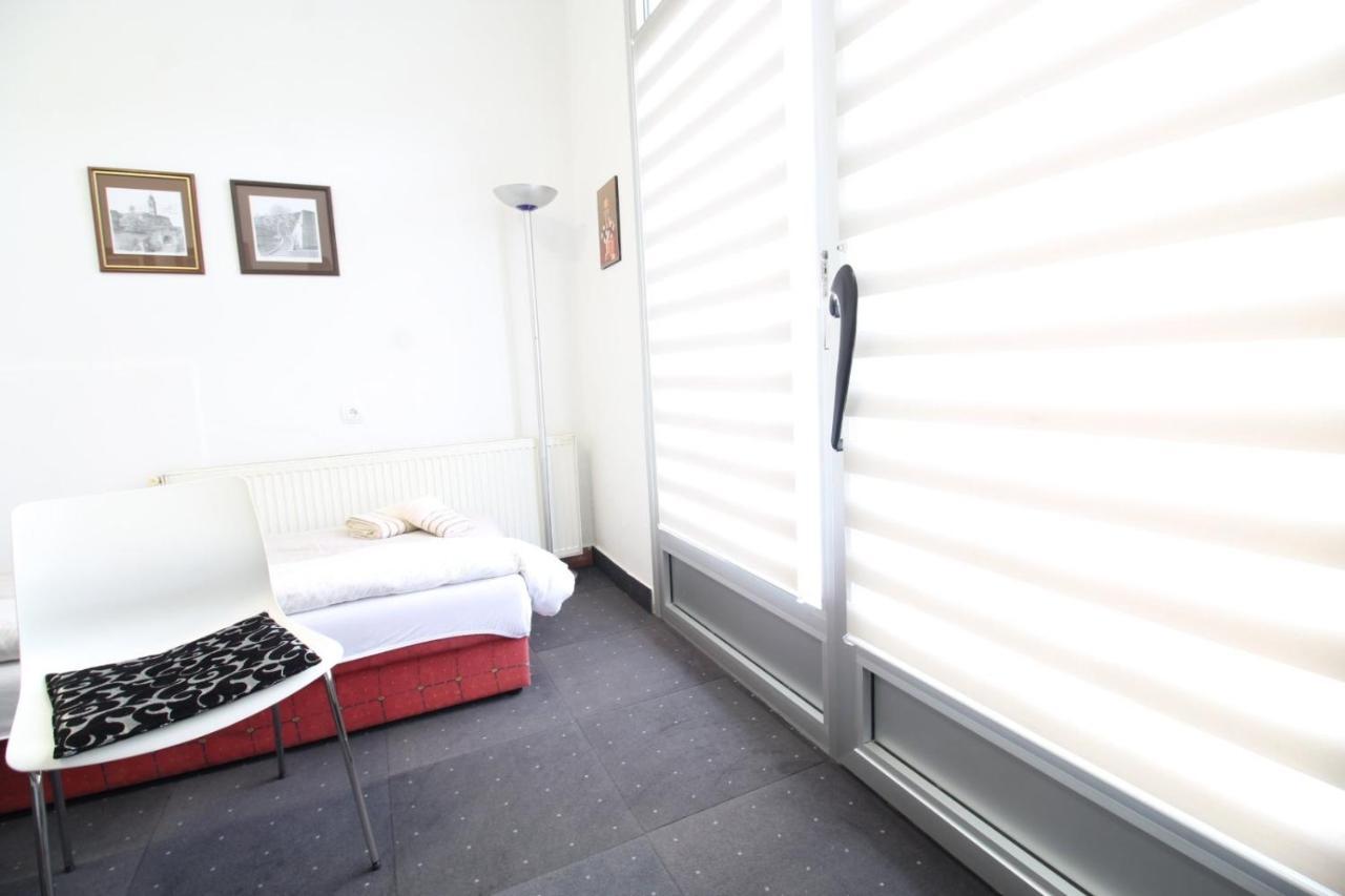 Nikolaj Mirlikiski Novi Sad Ngoại thất bức ảnh